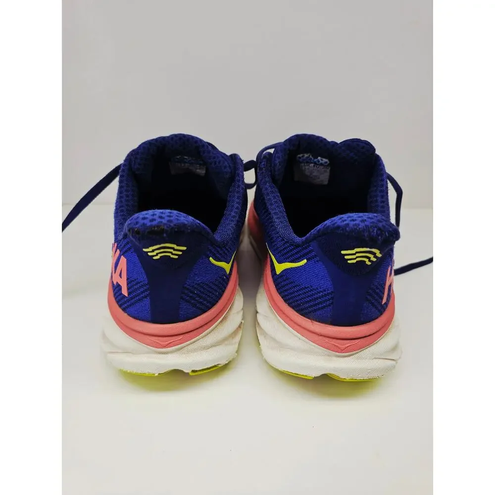 Hoka Women 9 Comfy footwear//